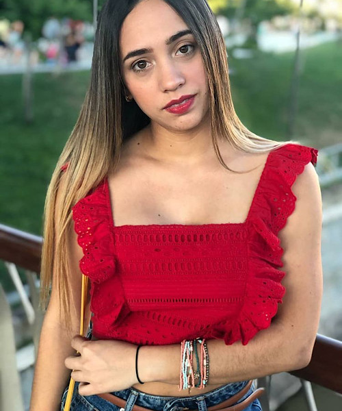 Je suis une nana latine coquine