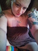 Je suis trop chaude et coquine