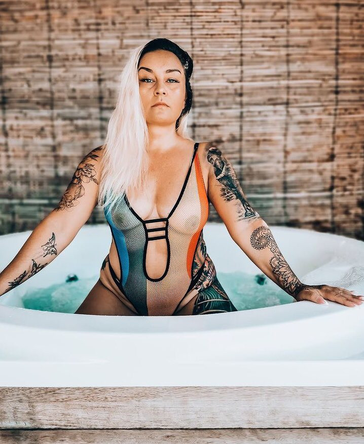 Je suis bonne salope tatouee